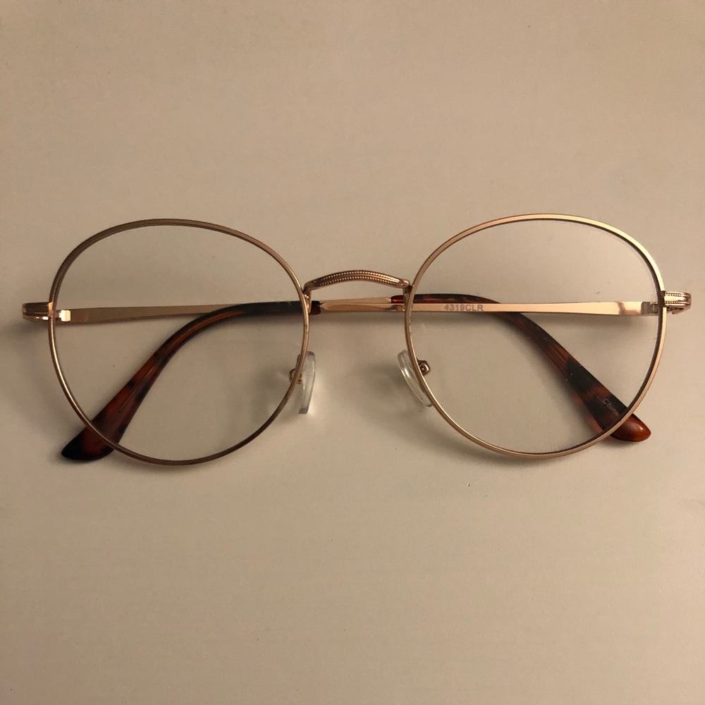 Round 80’s style clear lens glasses